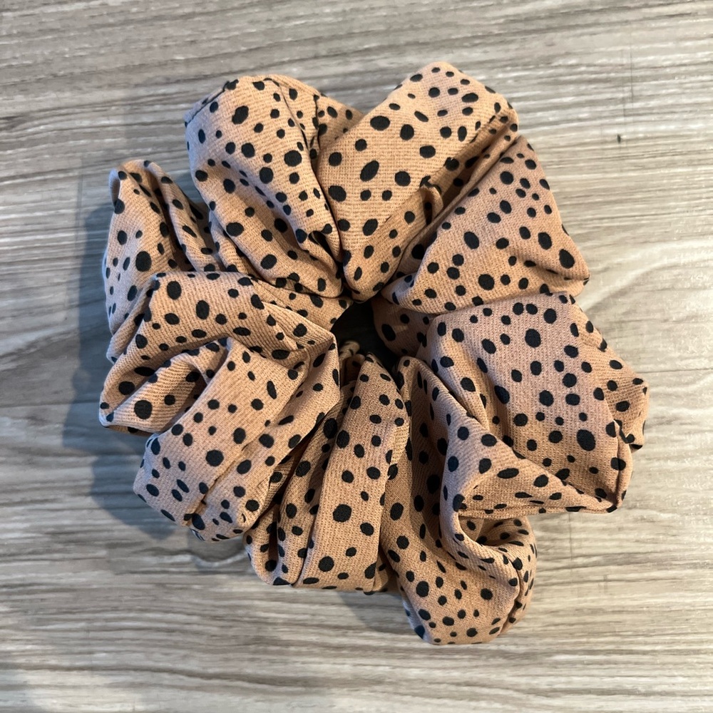 BNWOT Anthropologie Large Brown Polka Dot Scrunchie